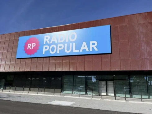 Rádio Popular: fachada com digital signage