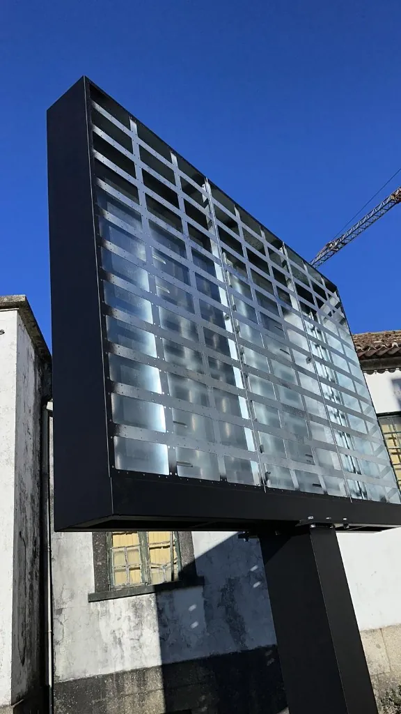 Conversão de estrutura outdoor analógica para painel LED digital