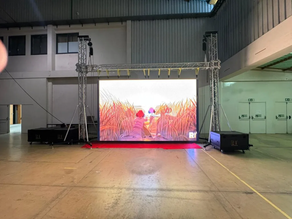 Video wall LED montado em treliça para feira ou evento